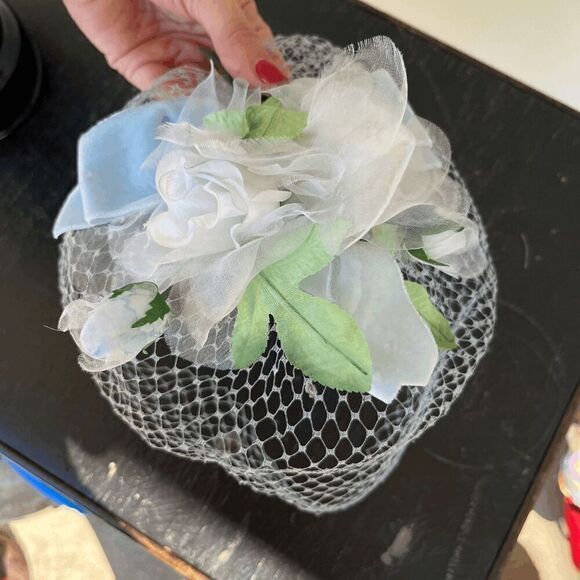 Vintage White Floral Fascinator with Veil - 50s Style Birdcage Veil main image 6